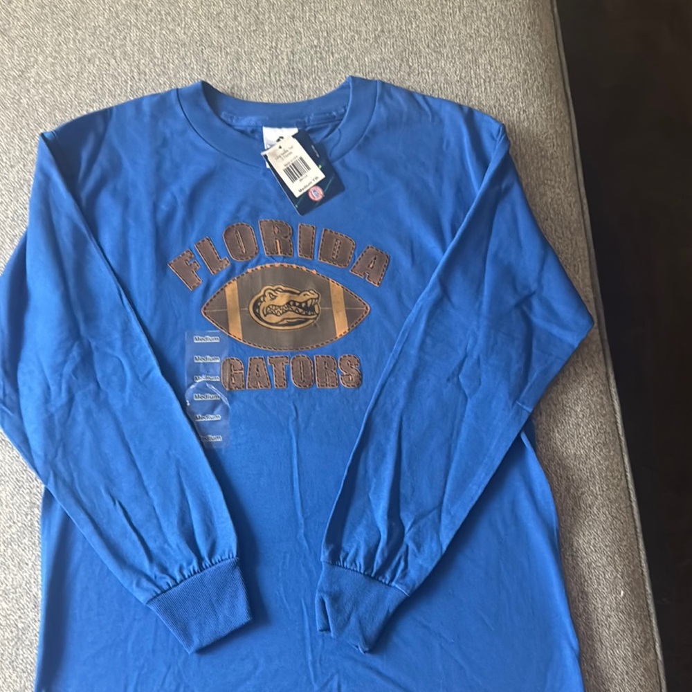 Boys Medium Youth Florida Gators Blue Long Sleeve Shirt. NWT. Non-smoking.